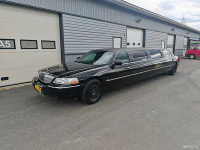 Lincoln Town Car, ilmoituksen kuva