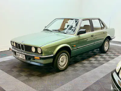 BMW 324 D Keräilyharvinaisuus | Museoauto | Tälläisiä ei ole enää | Kattoluukku | Sähköpeilit |, ilmoituksen kuva
