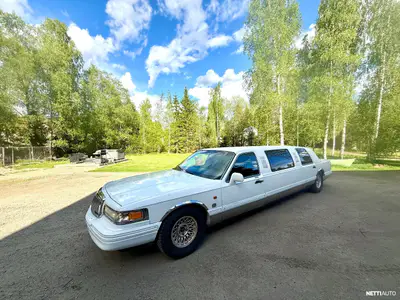 Lincoln Town Car Limousine juuri katsastettu, ilmoituksen kuva