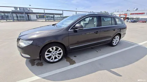 Skoda Superb Combi 1.8 TSI A Elegance webasto, nahat, navi, koukku, ilm.
