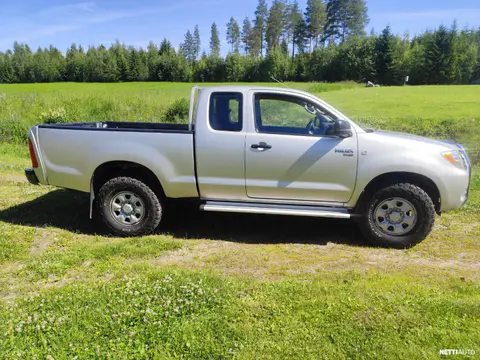 Toyota Hilux Extra Cab 2,5 D-4D 4WD DLX Road Pack
