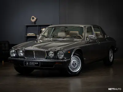 Daimler Double Six 5.3 V12 Aut. | Upea yksilö | Museorekisteröity, ilmoituksen kuva