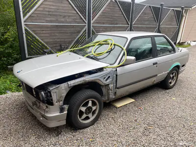 BMW 318iS, ilmoituksen kuva