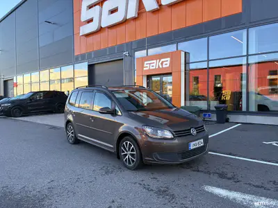 Volkswagen Touran Comfortline 1,2 TSI 77 kW (105 hv) BlueMotion Technologyc ** Webasto / Koukku / Panorama / Tutkat / Navi / Vakkari **, ilmoituksen kuva