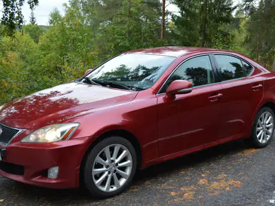 Lexus IS IS220D, ilmoituksen kuva