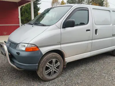Toyota Hiace 2,5 D-4D 100 5ov pitkä bussiaihio 4WD, ilmoituksen kuva