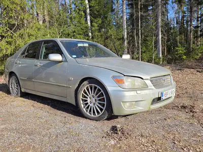Lexus IS Is200, ilmoituksen kuva