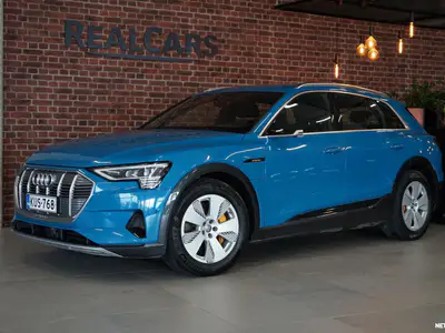 Audi e-tron 55 Quattro * ACC / B&O / Virtuaaliset peilit / Ilma-alusta / Nahkaverhoilu / 360 kamera / LED-ajovalot / Vaihto, ilmoituksen kuva