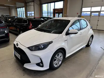 Toyota Yaris 1,5 Hybrid Active ** Adapt. vakkari / ALV / P.Kamera / Navigointi / Apple/Android / Ratinlämmitys / Juuri Huollettu! **, ilmoituksen kuva